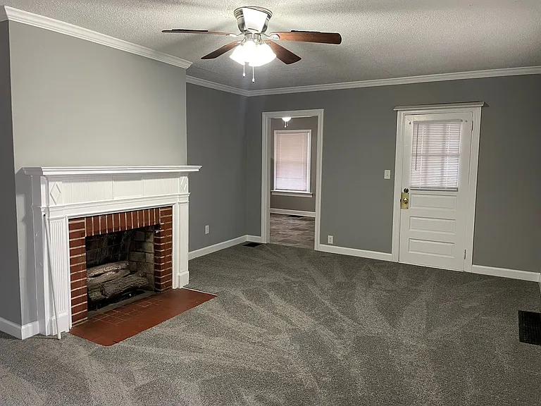 810 Dixon Ave — Photo 2