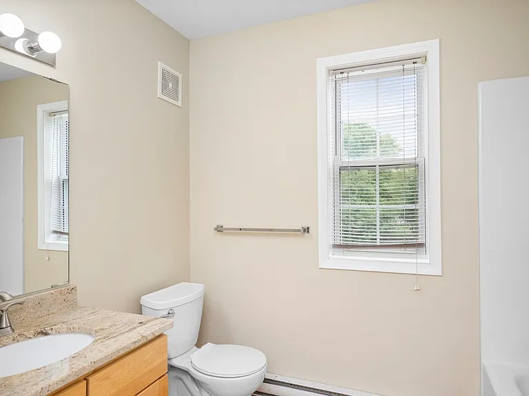 9. OXford Apartment 3bd - Bath2 Large 9. OXford Apartment 3bd - Bath2 Large