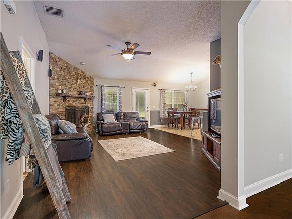 5th image of 37186 Little Magnolia Ct