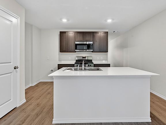 3rd image of 3530 Spring Time St