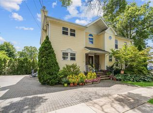 54 Bedford Ave, Westbury, NY 11590
