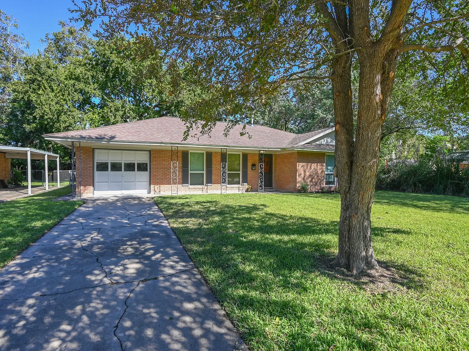3 bed, 2.0 bath, 1216 sqft, $1,500 — Photo 2