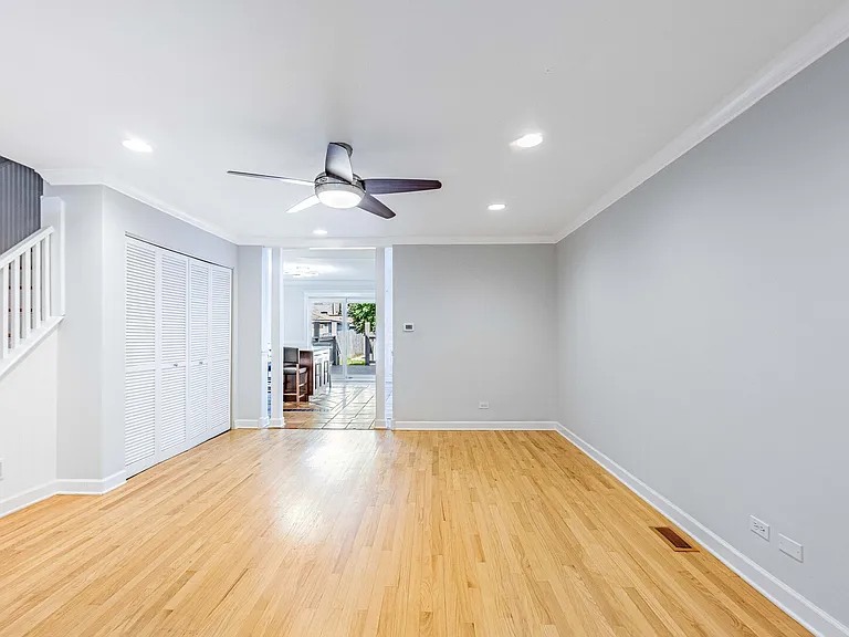3413 S Indiana Ave — Photo 5