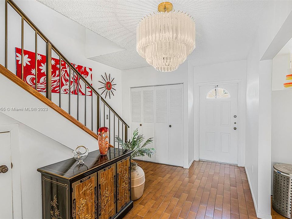 1st image of 1701 NE 115th St APT 20-A
