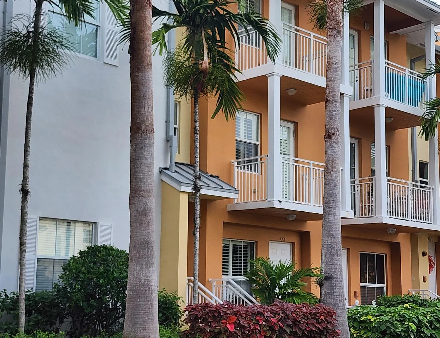 2 bed, 2.5 bath, 1679 sqft, $3,000 — Photo 2