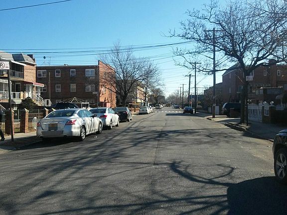 5th image of 1631 E 95th St