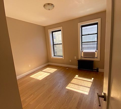 2nd image of 1462 2nd Ave APT 3N