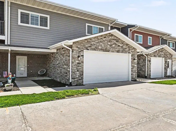 5941 N 158th Ct #105, Omaha, NE 68116