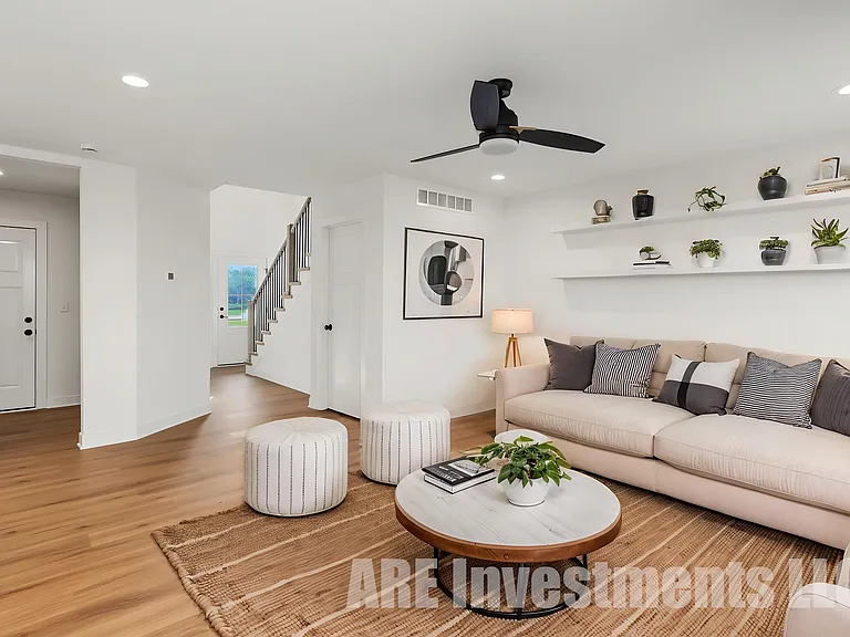 1194 NW Sproul Dr — Photo 6