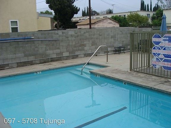 3rd image of 5708 Tujunga Ave APT 3