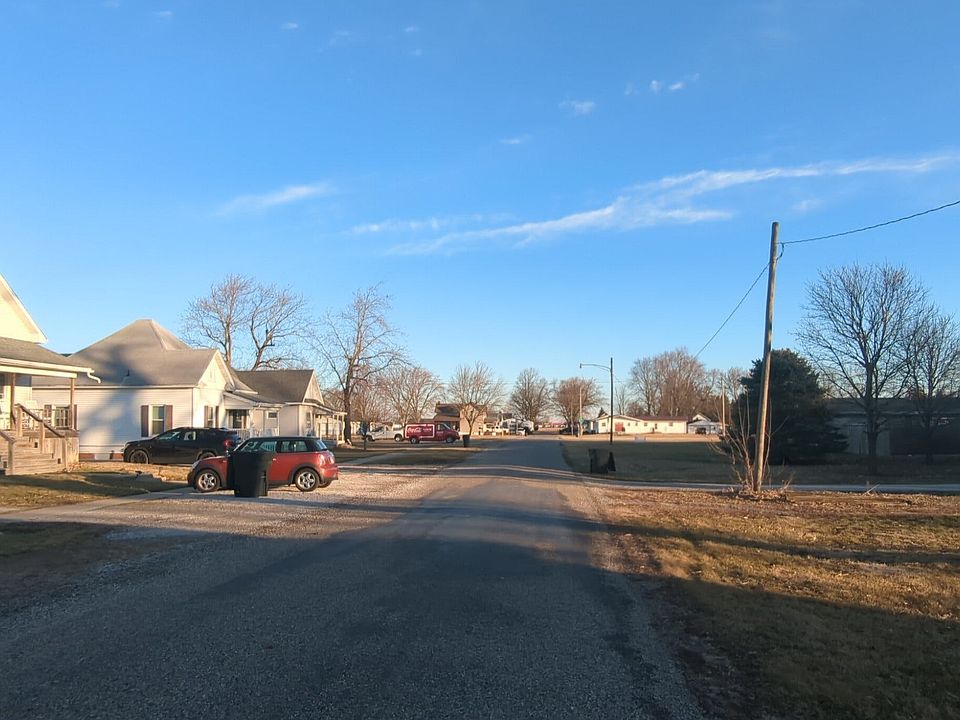 109 N Seymour St, Oakwood, IL 61858 | Zillow