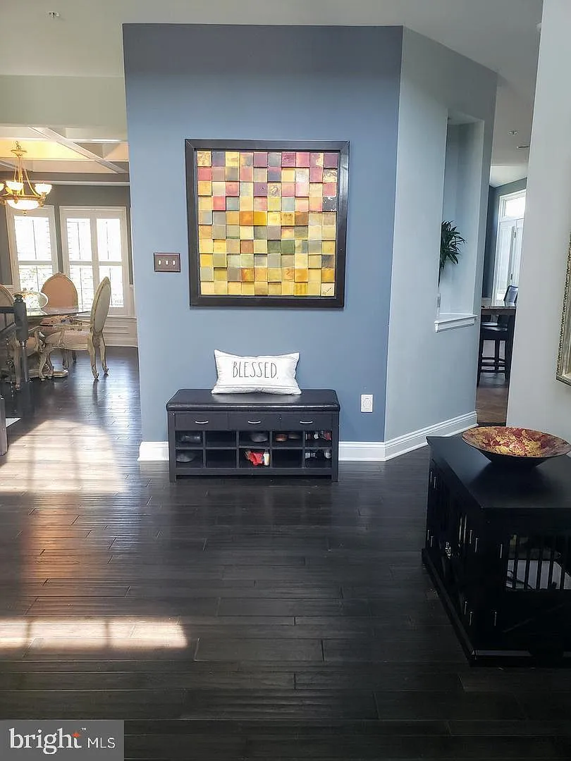 4 bed, 3.5 bath, 4293 sqft, $3,995 — Photo 2