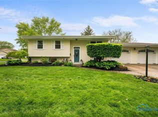 846 Maple Ln, Waterville, OH 43566
