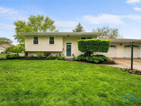 846 Maple Ln, Waterville, OH 43566