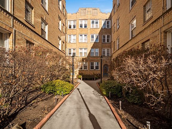 4th image of 844 W Ainslie St APT L3