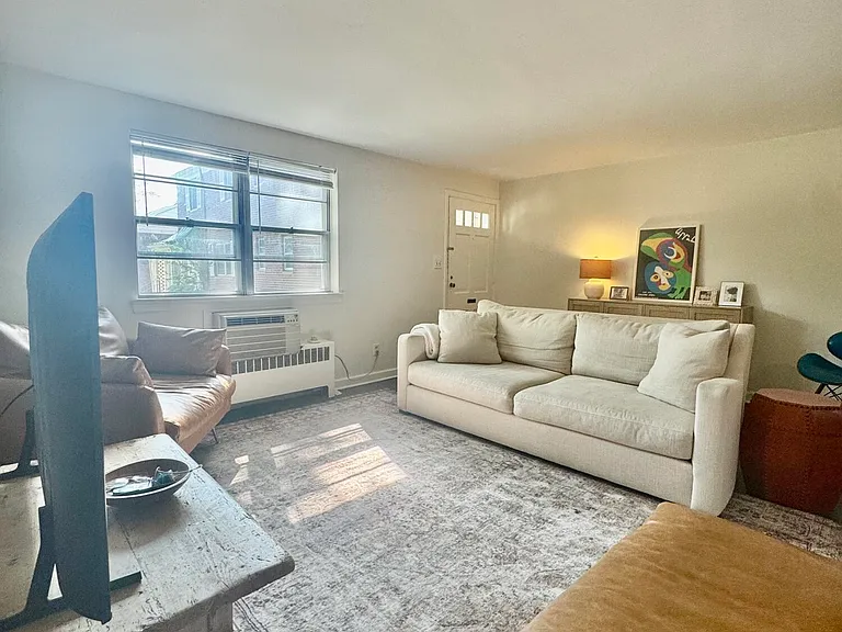63 Manor Dr — Photo 3