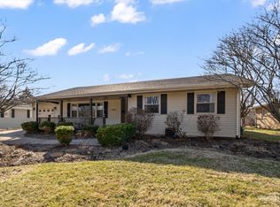 1060 Laurel Dr, Aurora, IL 60506