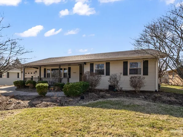 1060 Laurel Dr, Aurora, IL 60506