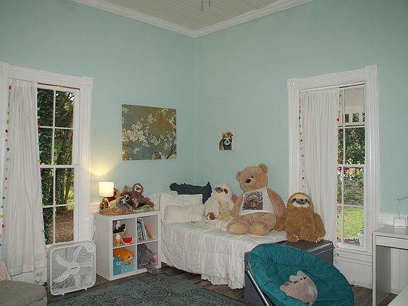4th image of 1131 Church St