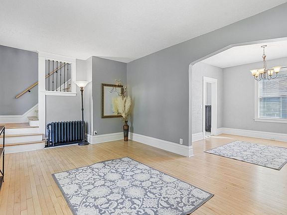 5th image of 211 Morton St E