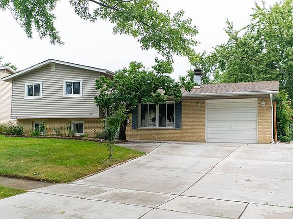 2nd image of 1551 Birch Ave