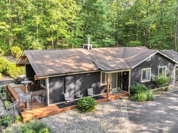 110 Clarks Ln, Mars, PA 16046