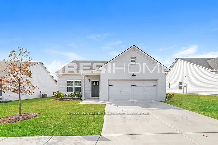 3 bed, 2.0 bath, 1415 sqft, $1,749 — Photo 1