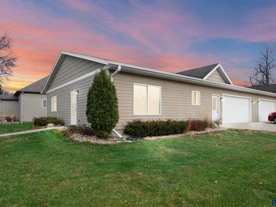 300 N Oaks Ave, Hartford, SD, 57033