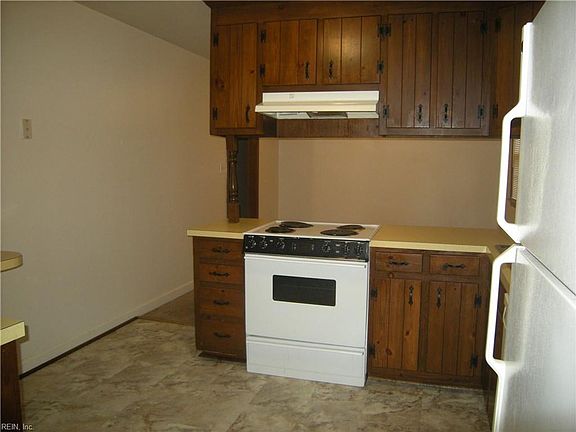 5th image of 823 Connors Dr