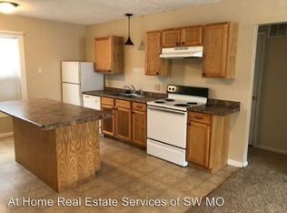 2130 E Bennett St, Springfield, MO 65804