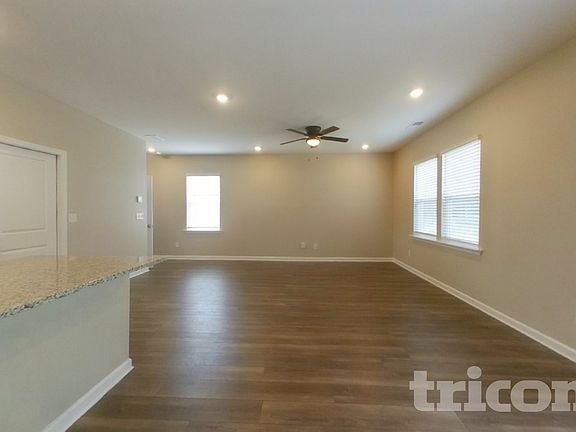3rd image of 2448 Lennox Rd SE