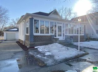 215 E Maple St, Cherokee, IA 51012