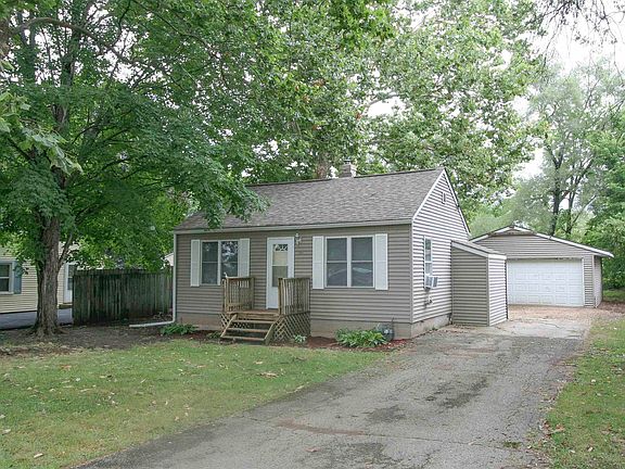 3rd image of 220 Shoreland Rd