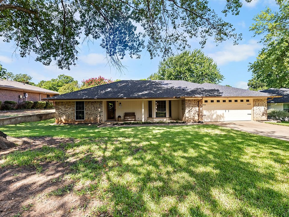 1st image of 827 Yellowstone Dr