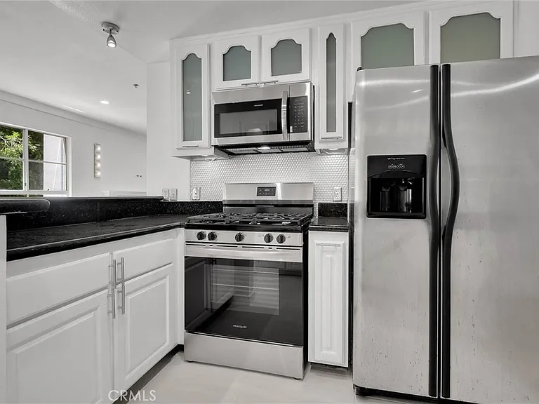 1401 S Bentley Ave #203 — Photo 8