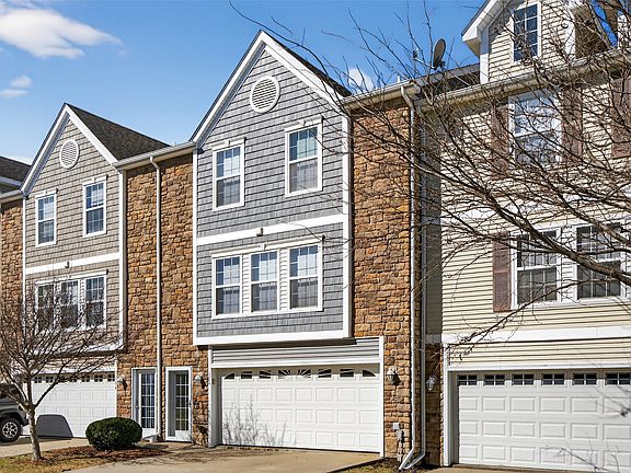 2nd image of 386 NE Satinwood