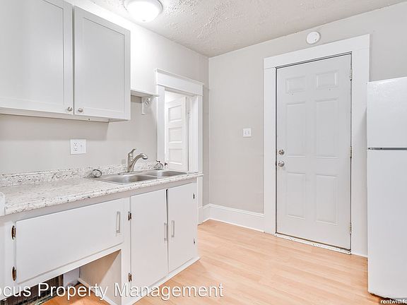 4th image of 726 1/2 S Commercial St