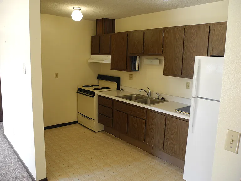 208 E Jay St #2 — Photo 4