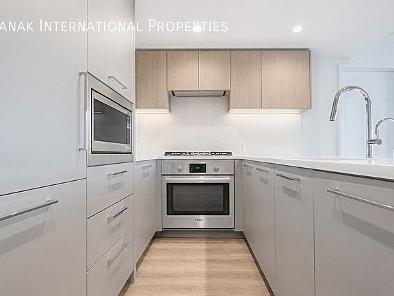 5th image of 701 Sussex Ave #6608