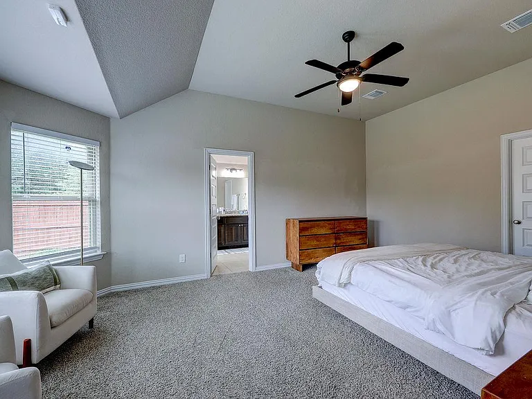 4140 Van Ness Ave — Photo 29