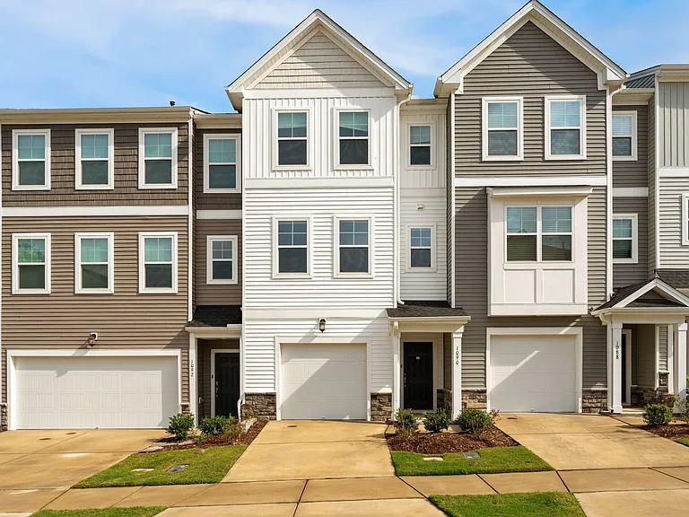 1090 Shoreside Dr — Photo 1