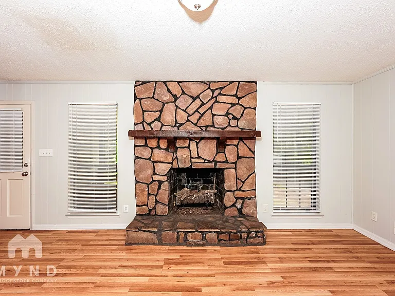 1712 Sam Dr — Photo 11
