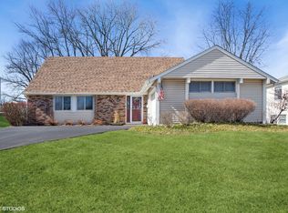 210 Aspen Dr, Schaumburg, IL 60194