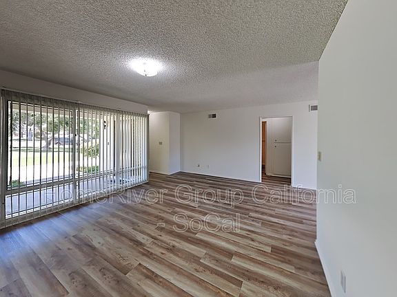 3rd image of 114 W Bowling Grn
