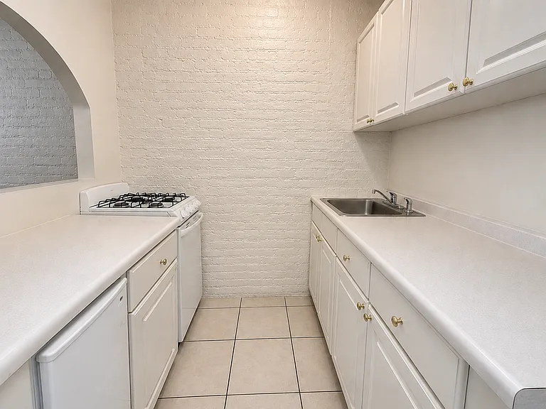 1105 1st Ave #6 — Photo 3