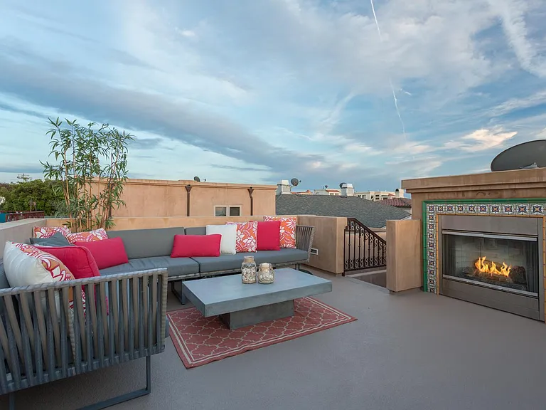 918 Monterey Blvd — Photo 4