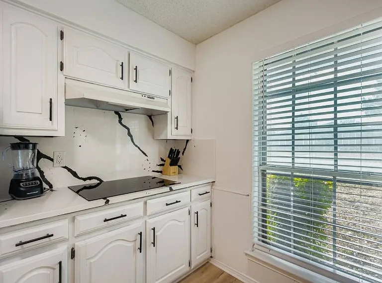 1711 Windsong Trl — Photo 23