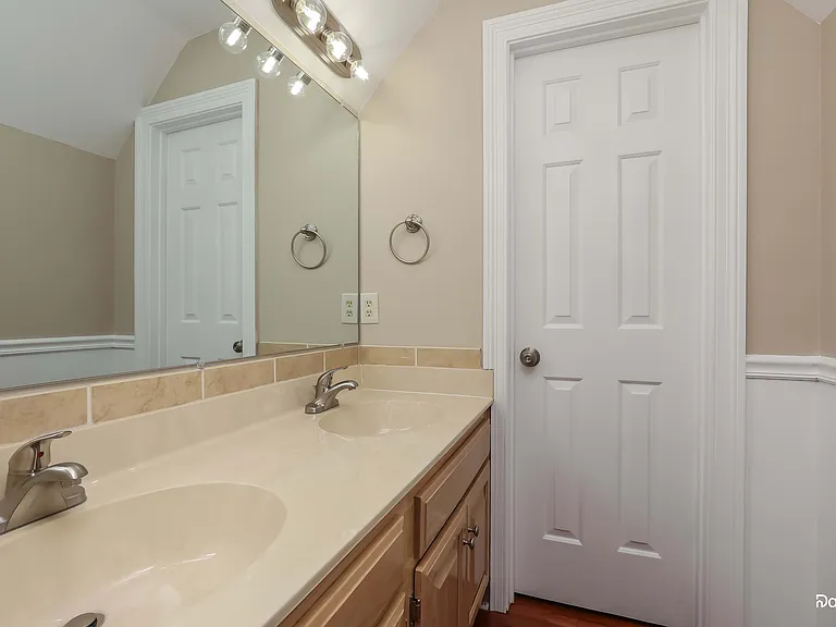 1229 Charlton Dr — Photo 13