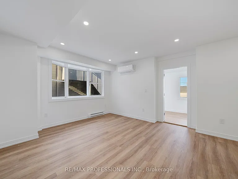 27 Oakdale Ave #B — Photo 8