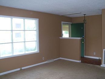4th image of 3737 Edgewater Dr